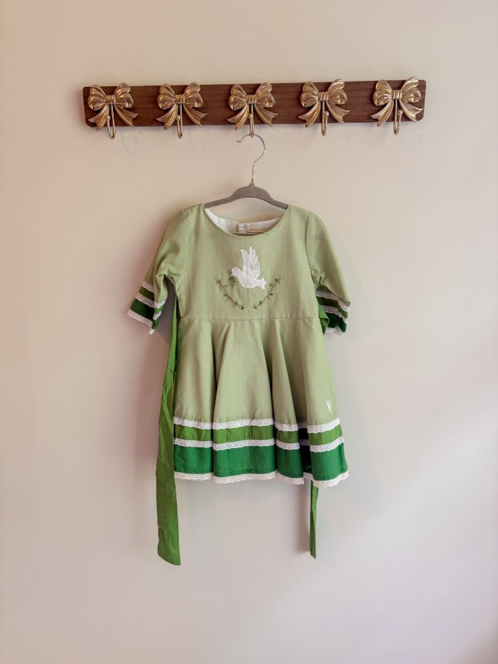 W.D. Wolf Girls Size 2T Green Dress with Embroidered Dove and Lace Trim